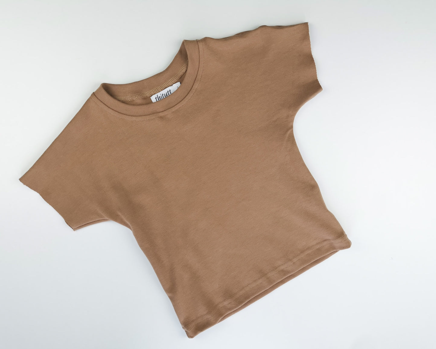 Basic T lys brun